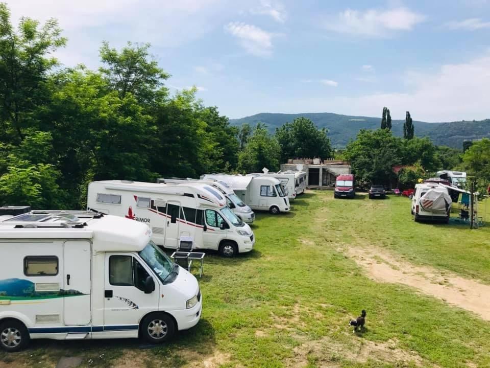 Camping In Clisura Dunarii Ieşelniţa Eksteriør billede